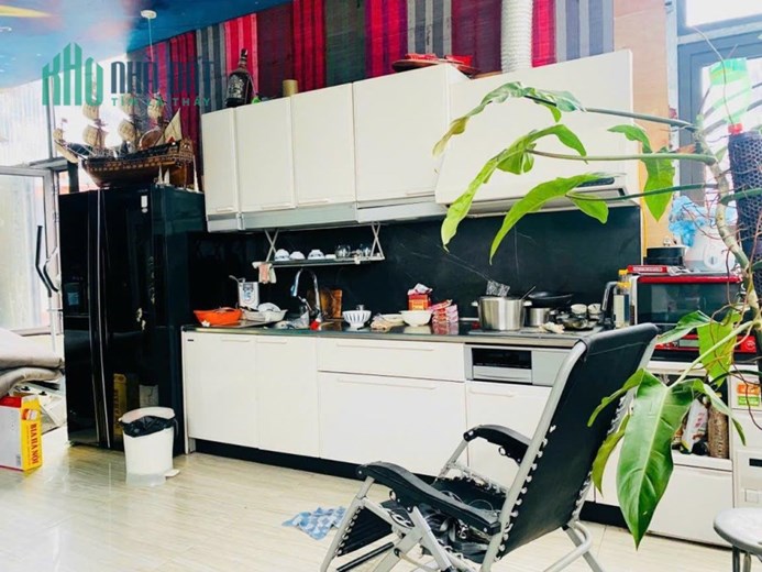 BÁN NHÀ HÀO NAM. 45M*5 TẦNG. GIÁ HƠN 6 TỶ. THANG MÁY