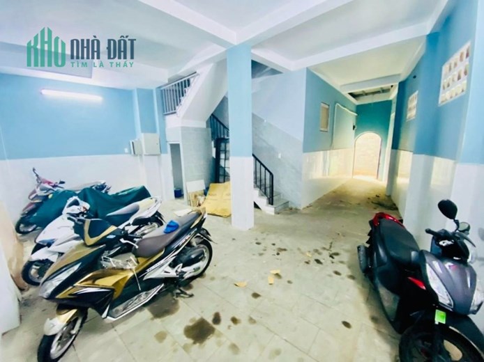 Bán tòa nhà CHDV Trần Bình Trọng, 5 tầng BTCT. 16PN, thu nhập 1.2 tỷ/năm