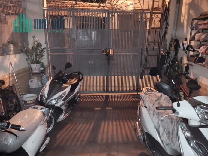 NHÀ PHỐ ÁI MỘ - LÔ GÓC -  GẦN HỒ, CÔNG VIÊN.
