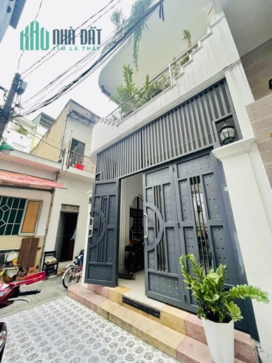 TRẦN VĂN ƠN HẺM XE HƠI LÔ GÓC - 4 PHÒNG NGỦ KHÔNG LỘ GIỚI QUY HOẠCH GIÁ CHỈ 6.1 TỶ
