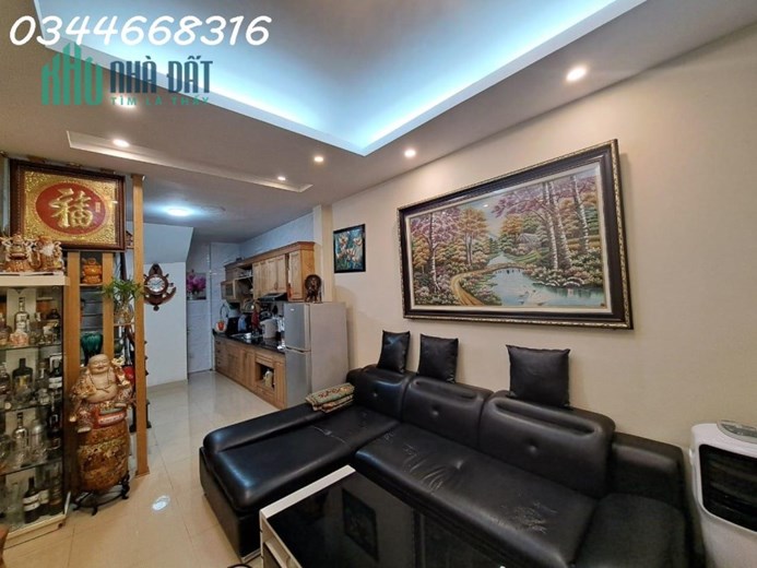 Bán nhà Ngọc Thụy - 5 tầng - ngõ nông - oto đỗ cửa, giá 3.9 tỷ