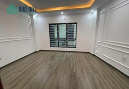 Cần bán gấp nhà gần Cầu Diễn, Hồ Tùng Mậu dt 31m2 x 5 t giá 4,35 tỷcách 30 mét ra đường ôtô.