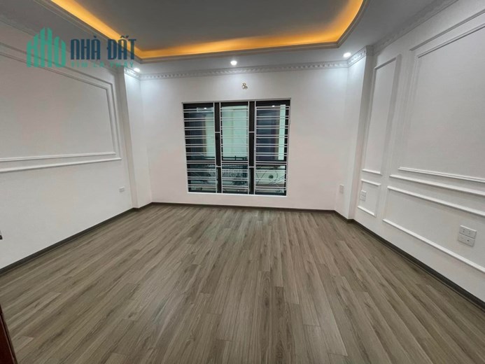 Cần bán gấp nhà gần Cầu Diễn, Hồ Tùng Mậu dt 31m2 x 5 t giá 4,35 tỷcách 30 mét ra đường ôtô.
