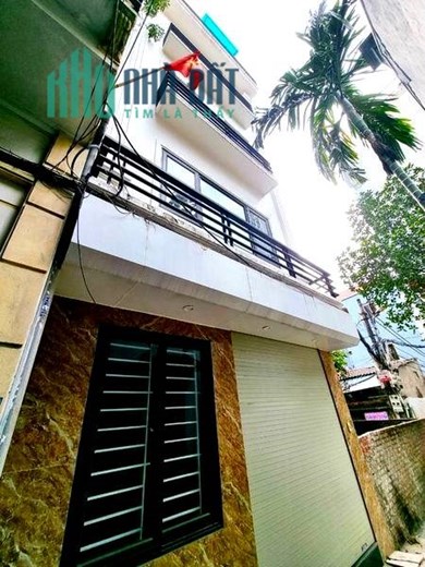 Hiếm, nhà đườngTrường Chinh, 35m, 4 tầng, nhỉnh 2 tỷ, gần trường Đại học lớn vài bước ô tô tránh