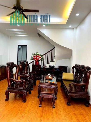 Hiếm, nhà đườngTrường Chinh, 35m, 4 tầng, nhỉnh 2 tỷ, gần trường Đại học lớn vài bước ô tô tránh