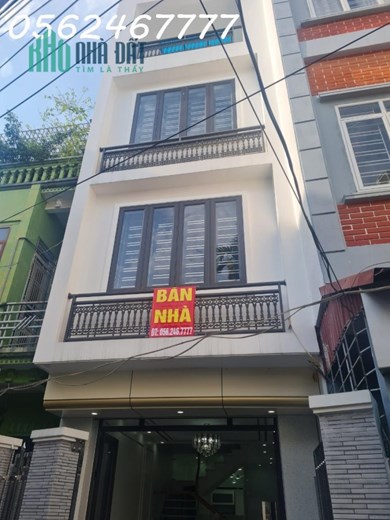 Bán nhà 4 tầng, diện tích 52m2 ngõ Văn Cao, giá 3.9 tỷ