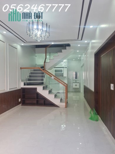Bán nhà 4 tầng, diện tích 52m2 ngõ Văn Cao, giá 3.9 tỷ
