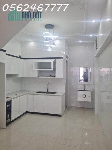Bán nhà 4 tầng, diện tích 52m2 ngõ Văn Cao, giá 3.9 tỷ