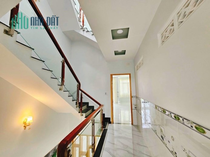 Bán nhà Lê Văn Lương, 90m, 4 tầng, giá 5.2 tỷ