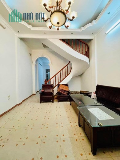 Nhà Cầu Giấy mặt ngõ phân lô ô tô tránh 57m 4 tầng lô đất vuông sau trước như 1 vị trí đẹp dễ thanh