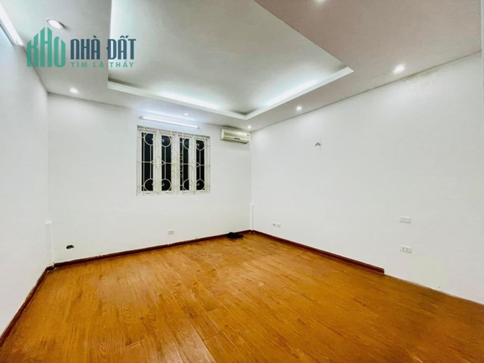 Nhà Cầu Giấy mặt ngõ phân lô ô tô tránh 57m 4 tầng lô đất vuông sau trước như 1 vị trí đẹp dễ thanh