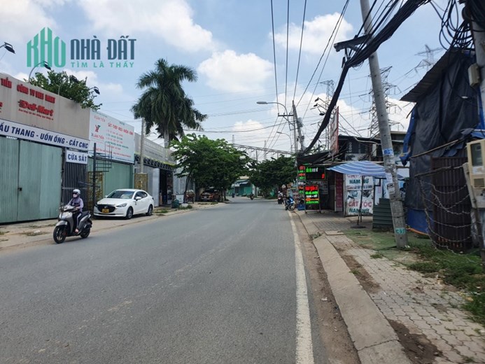 Kho cho thuê đường Phạm Hữu Lầu, 300m, giá 30 triệu