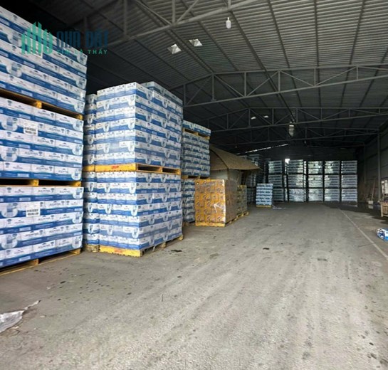 Kho cho thuê đường Phạm Hữu Lầu, 300m, giá 30 triệu