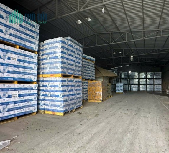 Kho cho thuê đường Phạm Hữu Lầu, 300m, giá 30 triệu