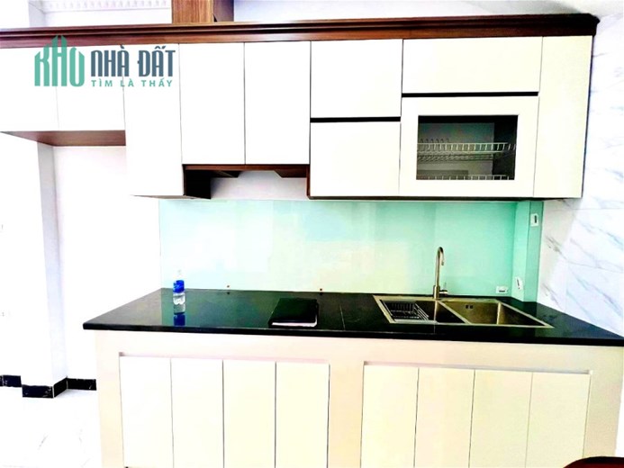 Bán gấp nhà 5 tầng mặt tiền 4m Trần Hữu Tước, Đống Đa - Kinh doanh, Ô tô chỉ 2 tỷ 8.
