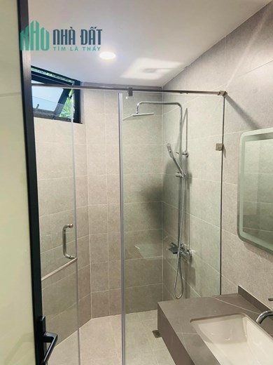 NHÀ PHÂN LÔ 5 TẦNG THANG MÁY Ô BÀN CỜ ÔTÔ CHẠY VÒNG QUANH LẠC TRUNG 60M2 8.8 TỶ