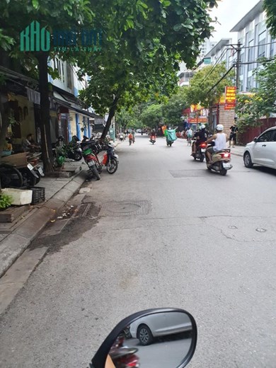 NHÀ PHÂN LÔ 5 TẦNG THANG MÁY Ô BÀN CỜ ÔTÔ CHẠY VÒNG QUANH LẠC TRUNG 60M2 8.8 TỶ