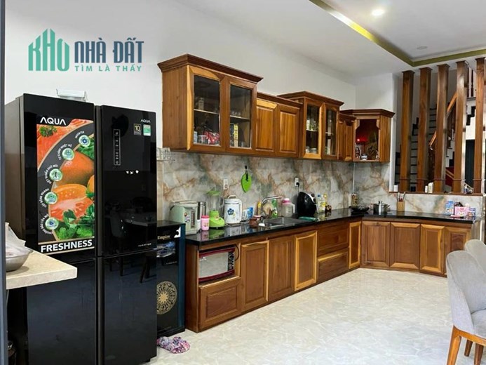 Mặt tiền A2 VCN phước hải, nha trang, đường văn tiến dũng. 100m2 có 4pn,3wc,hướng đông .giá 9 tỷ 100