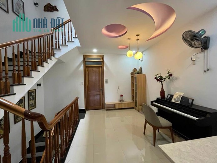 Mặt tiền A2 VCN phước hải, nha trang, đường văn tiến dũng. 100m2 có 4pn,3wc,hướng đông .giá 9 tỷ 100