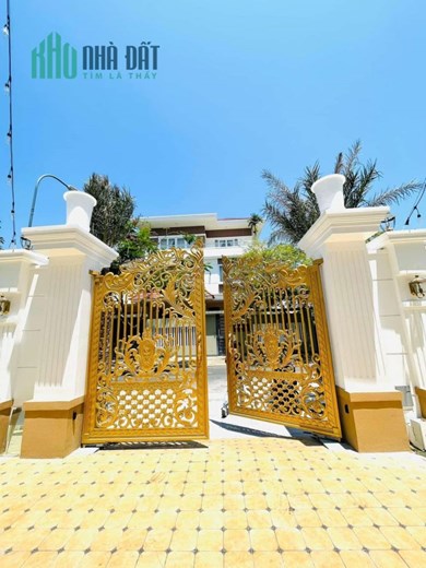 Biệt thự VCN phước hải gần sông quán trường. dt 330m2 có 5pn 4wc, hướng tây nam. giá 30 tỷ