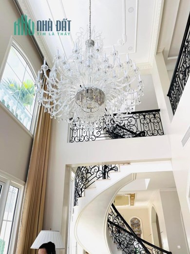Biệt thự VCN phước hải gần sông quán trường. dt 330m2 có 5pn 4wc, hướng tây nam. giá 30 tỷ