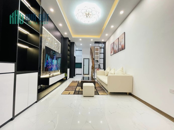 Cực phẩm! Lạc Long Quân – lô góc – ô tô đỗ cửa – 4.88 tỷ