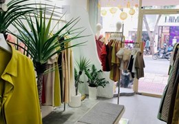 Sang shop quần áo mặt tiền Lê Văn Sỹ - HCM khu thời trang đông đúc vừa mới decor lại, (không sang