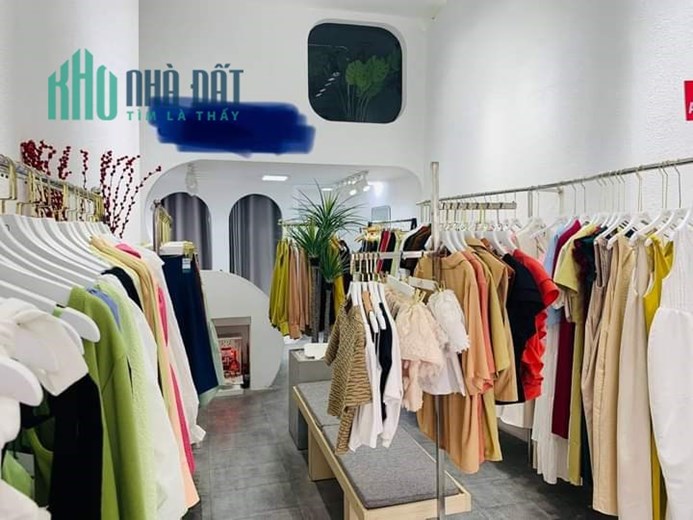 Sang shop quần áo mặt tiền Lê Văn Sỹ - HCM khu thời trang đông đúc vừa mới decor lại, (không sang