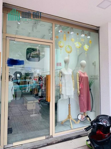 Sang shop quần áo mặt tiền Lê Văn Sỹ - HCM khu thời trang đông đúc vừa mới decor lại, (không sang