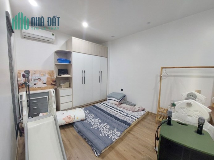 Bán gấp nhà mặt phố Nguyên Hồng, Láng Hạ, Đống Đa, 60m2, 5 tầng, MT 4.2m Kinh doanh 10x tỷ
