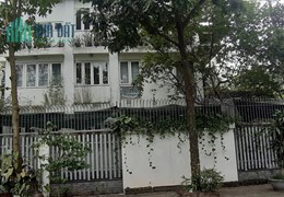 CHO THUÊ CẢ TÒA NHÀ BIỆT THỰ TRẦN THỦ ĐỘ, 300 M2 GIÁ 110 TRIỆU/THÁNG (cả 3 tầng), 70 Triệu (tầng 1)
