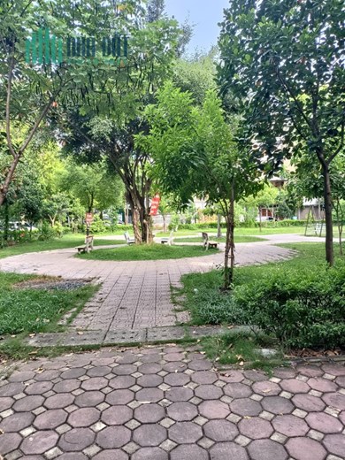 BÁN NHÀ LIỀN KỀ - VỈA HÈ RỘNG - DÂN TRÍ CAO - AN NINH TỐT - Ở CỰC SƯỚNG - VIEW CÔNG VIÊN