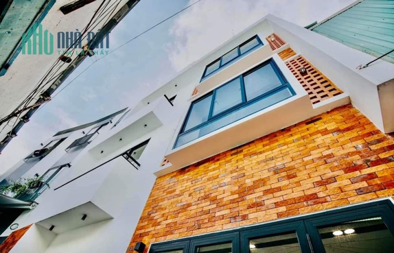 Nhà 4 mê 4 tầng xây mới 100% kiệt đường Tiểu La. Cách đường chính 50m