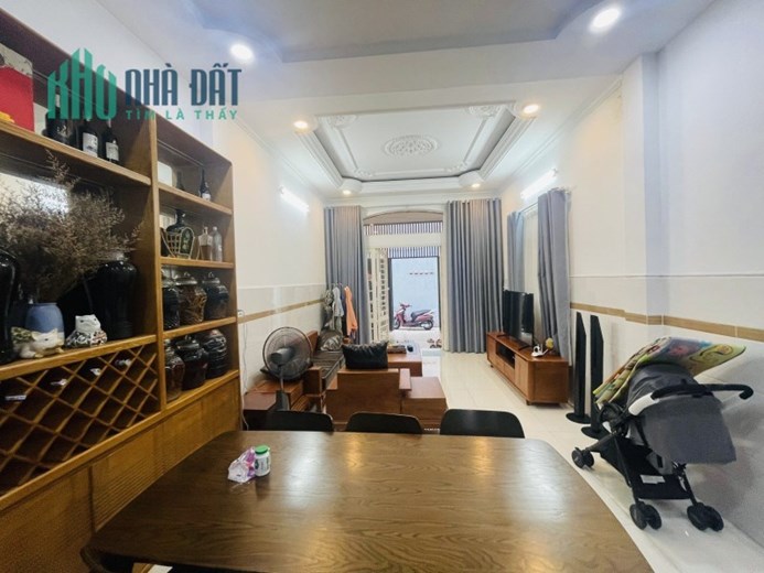 Giảm 1.3tỷ bán gấp nhà mới 42/ Hoàng Hoa Thám, nội thất gỗ, hxt, 73m2