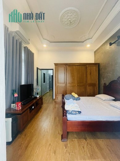 Giảm 1.3tỷ bán gấp nhà mới 42/ Hoàng Hoa Thám, nội thất gỗ, hxt, 73m2