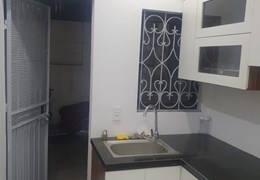 Tập thể bưu điện Hoàng Cầu tầng 1, thoáng trước sau Ở LUÔN, Ô tô.55m, .