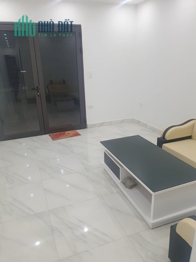 Tập thể bưu điện Hoàng Cầu tầng 1, thoáng trước sau Ở LUÔN, Ô tô.55m, .