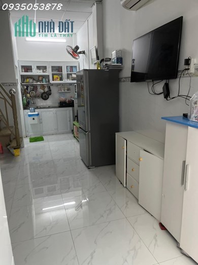 Bán Căn Nhà Tân Phú, 2 Tầng, Hẻm Xe Hơi, 25M2, Sổ Hồng Riêng Không Lộ Giới, Chỉ 2 Tỷ Nhỉnh.