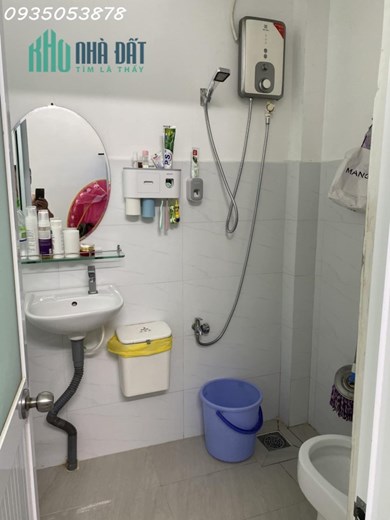 Bán Căn Nhà Tân Phú, 2 Tầng, Hẻm Xe Hơi, 25M2, Sổ Hồng Riêng Không Lộ Giới, Chỉ 2 Tỷ Nhỉnh.