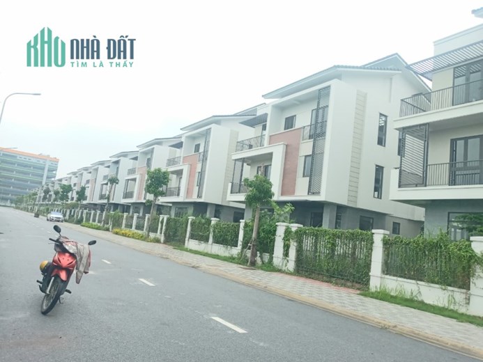 Biệt thự đối diện trường liên cấp quốc tế. 300 m2, giá chỉ  26,5 tỉ.