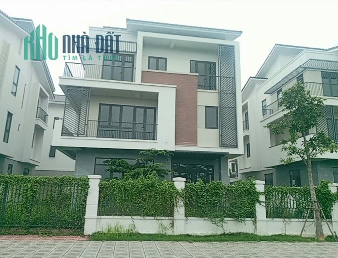 Biệt thự đối diện trường liên cấp quốc tế. 300 m2, giá chỉ  26,5 tỉ.