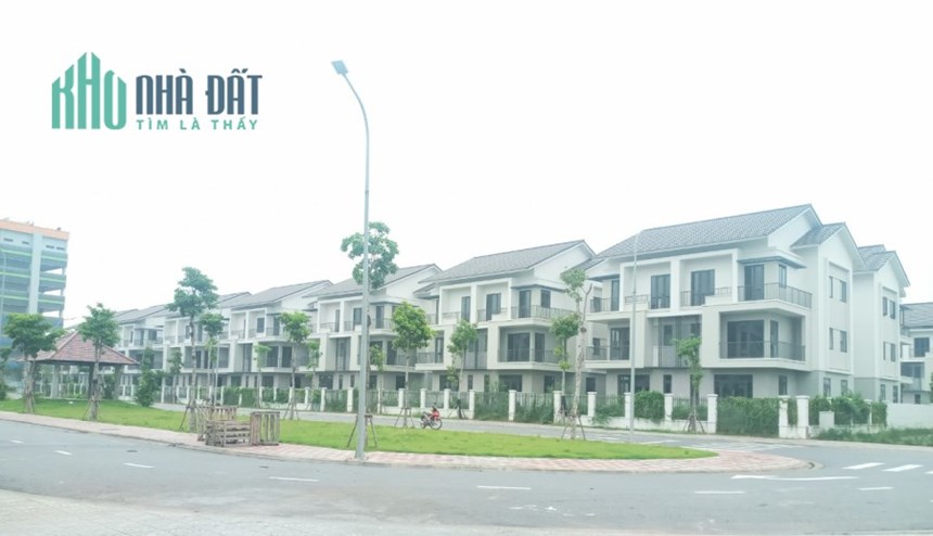 Biệt thự đối diện trường liên cấp quốc tế. 300 m2, giá chỉ  26,5 tỉ.