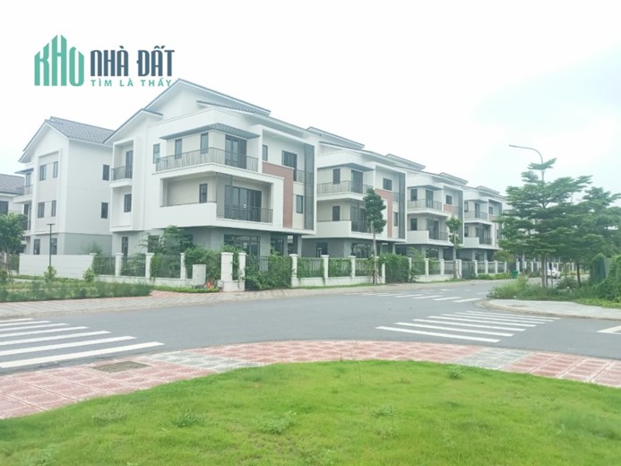 Biệt thự đối diện trường liên cấp quốc tế. 300 m2, giá chỉ  26,5 tỉ.