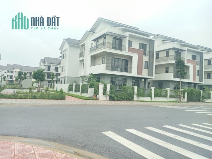 Biệt thự đối diện trường liên cấp quốc tế. 300 m2, giá chỉ  26,5 tỉ.