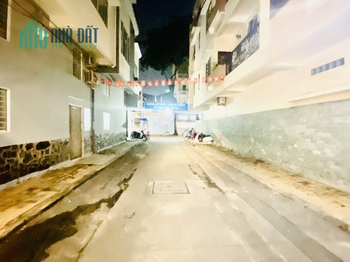 Bán Gấp nhà Đường Lý Văn Phức,Phường Tân Định, Q1