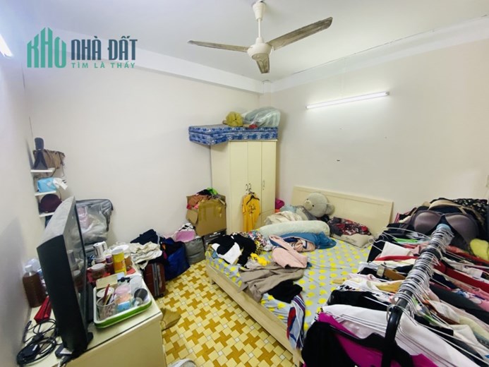 Bán Gấp nhà Đường Lý Văn Phức,Phường Tân Định, Q1