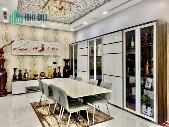BÁN BIỆT THỰ LÔ GÓC MẶT TIỀN TÔN ĐẢN - DIỆN TÍCH 565M2