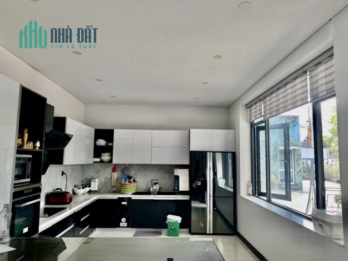 BÁN BIỆT THỰ LÔ GÓC MẶT TIỀN TÔN ĐẢN - DIỆN TÍCH 565M2