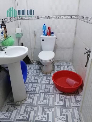 Sang nhượng mặt bằng trống Số 87, đường số 37, phường Tân Quy, Quận 7- Diện tích: 4 x 20 m, 3wc, 2
