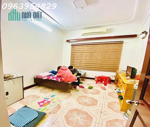 BÁN NHÀ ĐÊ LA THÀNH, QUẬN ĐỐNG ĐA, 25M RA MẶT PHỐ, BA GÁC ĐỖ CỬA, 2 THOÁNG, NGÕ THÔNG, CHỈ 6.9 TỶ